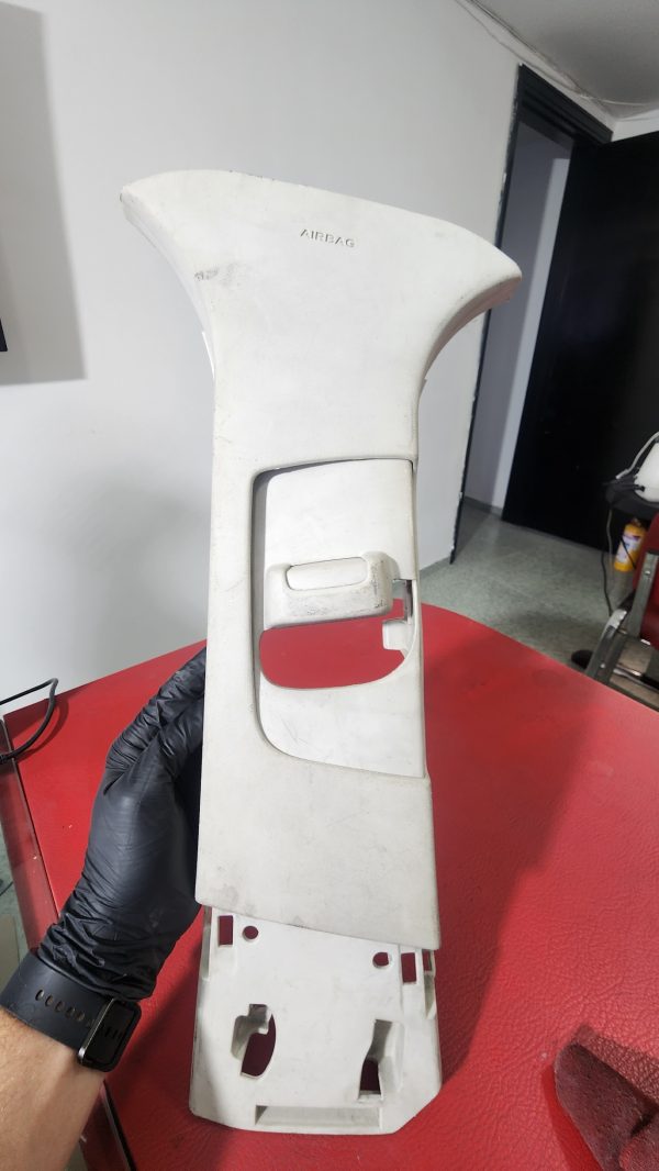 Moldura cinturon de seguridad izq escape