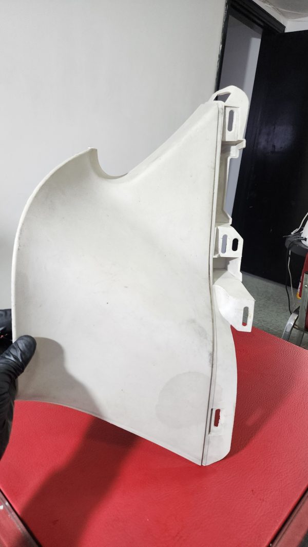 Carcasa plastica trasera izq Ford Escape