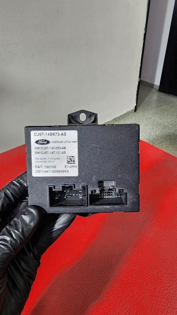 Modulo de control puerta trasera baul Ford Escape