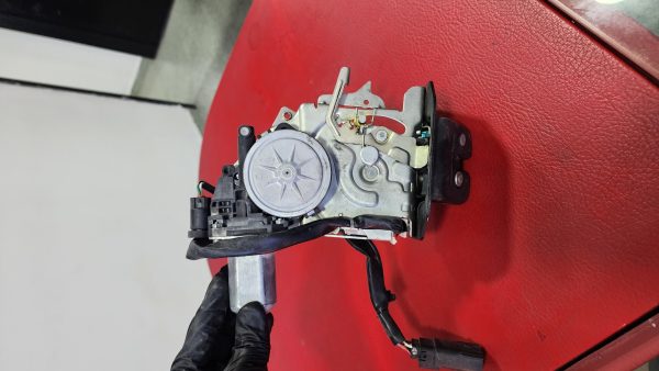 Cerradura Compuerta Trasera Ford Escape