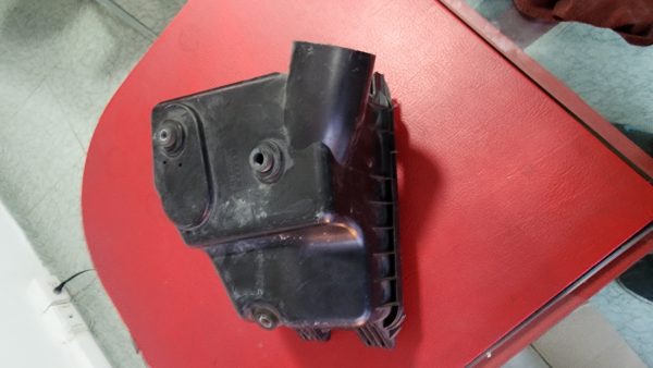 Carcasa inferior caja filtro Toyota RAV4