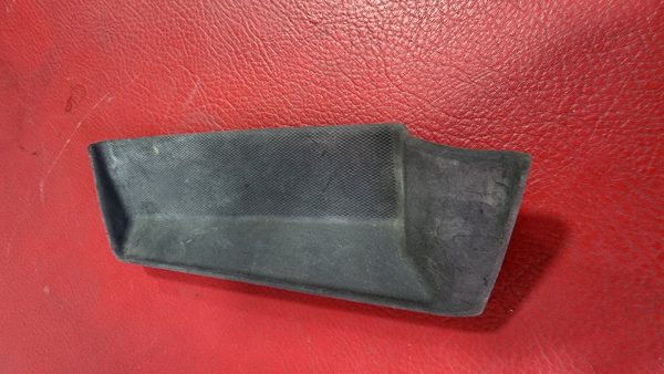 Goma Central Borracha Porta Luvas Chevrolet Tracker